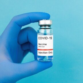 Vacciner contre la COVID-19 dans sa pharmacie : tout ce qu'il faut savoir !